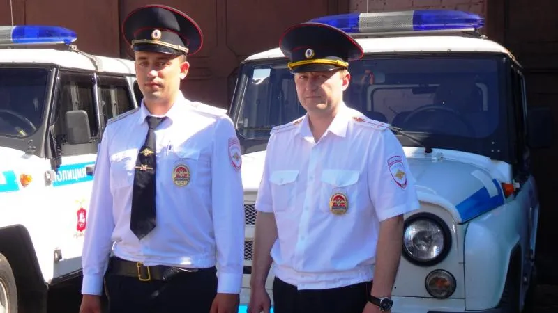 Полицейские эвакуировали 40 человек из горящего дома в Воскресенском районе