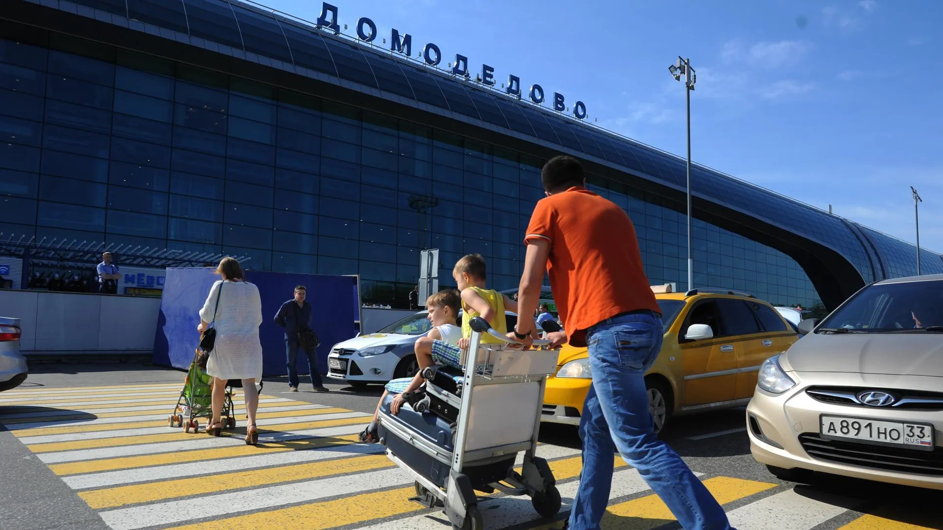 Аэропорт Домодедово прокомментировал задержку пассажиров «Уральских авиалиний»