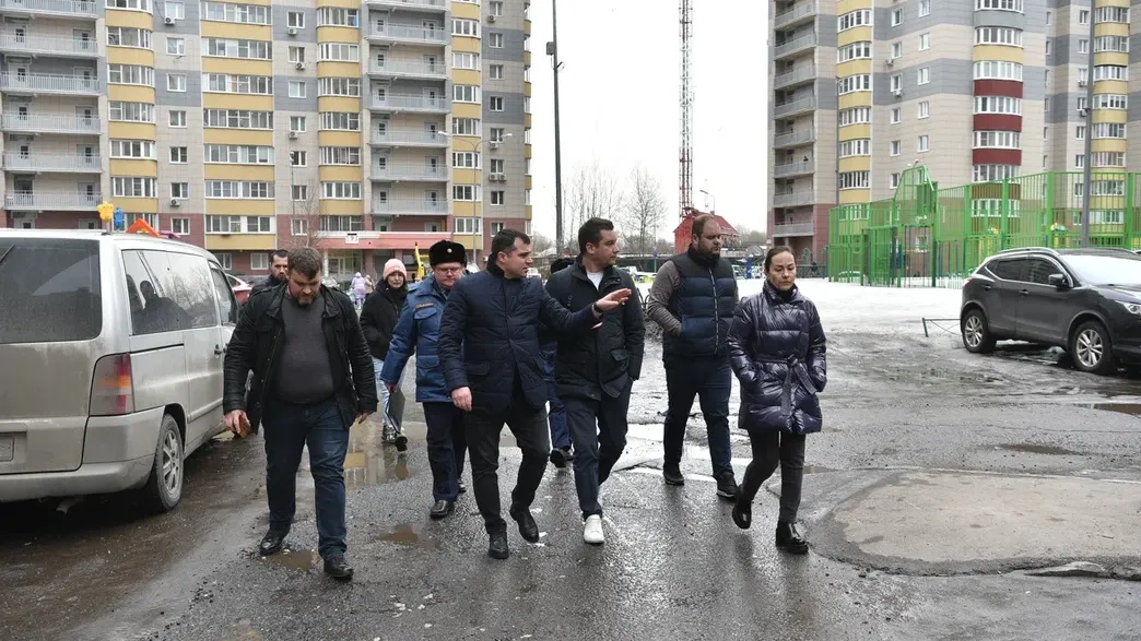 Коммунальщикам Балашихи нужно убрать мусор с газонов и парковок в течение дня