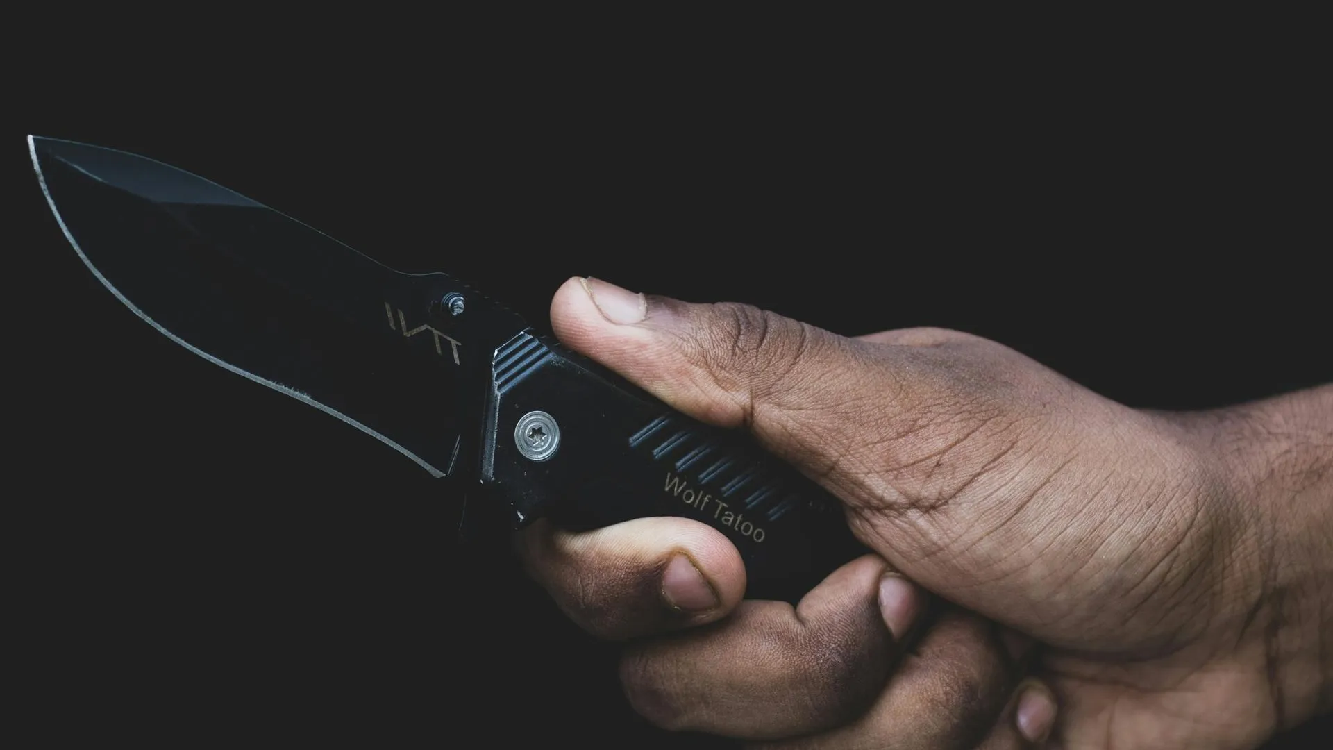 Водитель зарезал своего друга и ранил ножом его жену и дочь в Хасавюрте