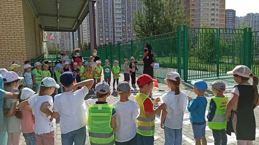 Сотрудники ГИБДД провели викторину по правилам дорожного движения в детсаду №19 Подольска