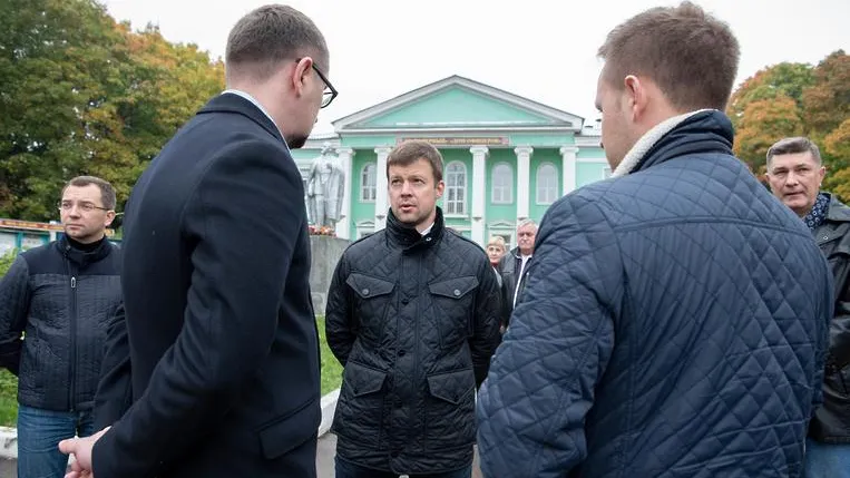 Глава Балашихи проинспектировал ход ремонта гимназии в микрорайоне Северный