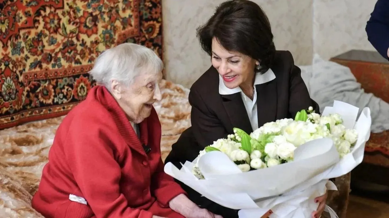 Глава Химок поздравила ветерана ВОВ Веру Матвееву со 102-летием