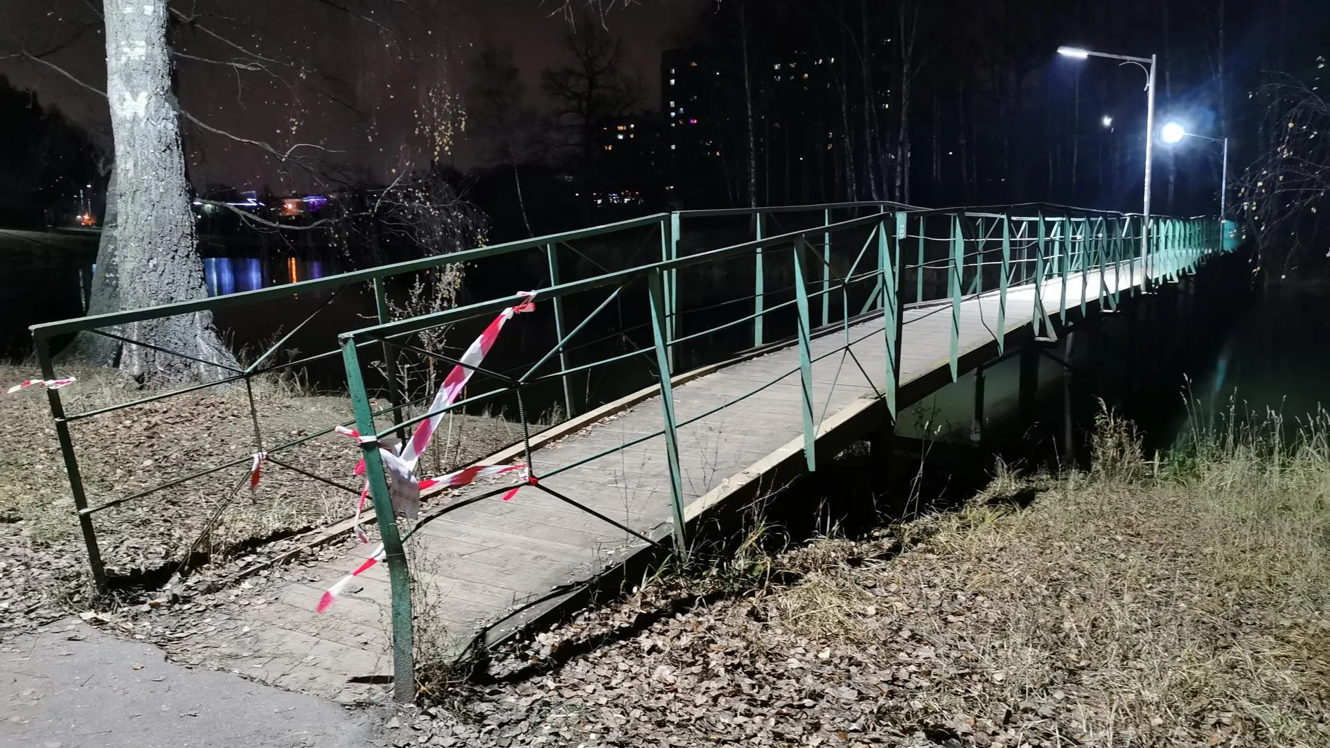 В микрорайоне Климовск Подольска начали ремонтировать мост через реку Петрица