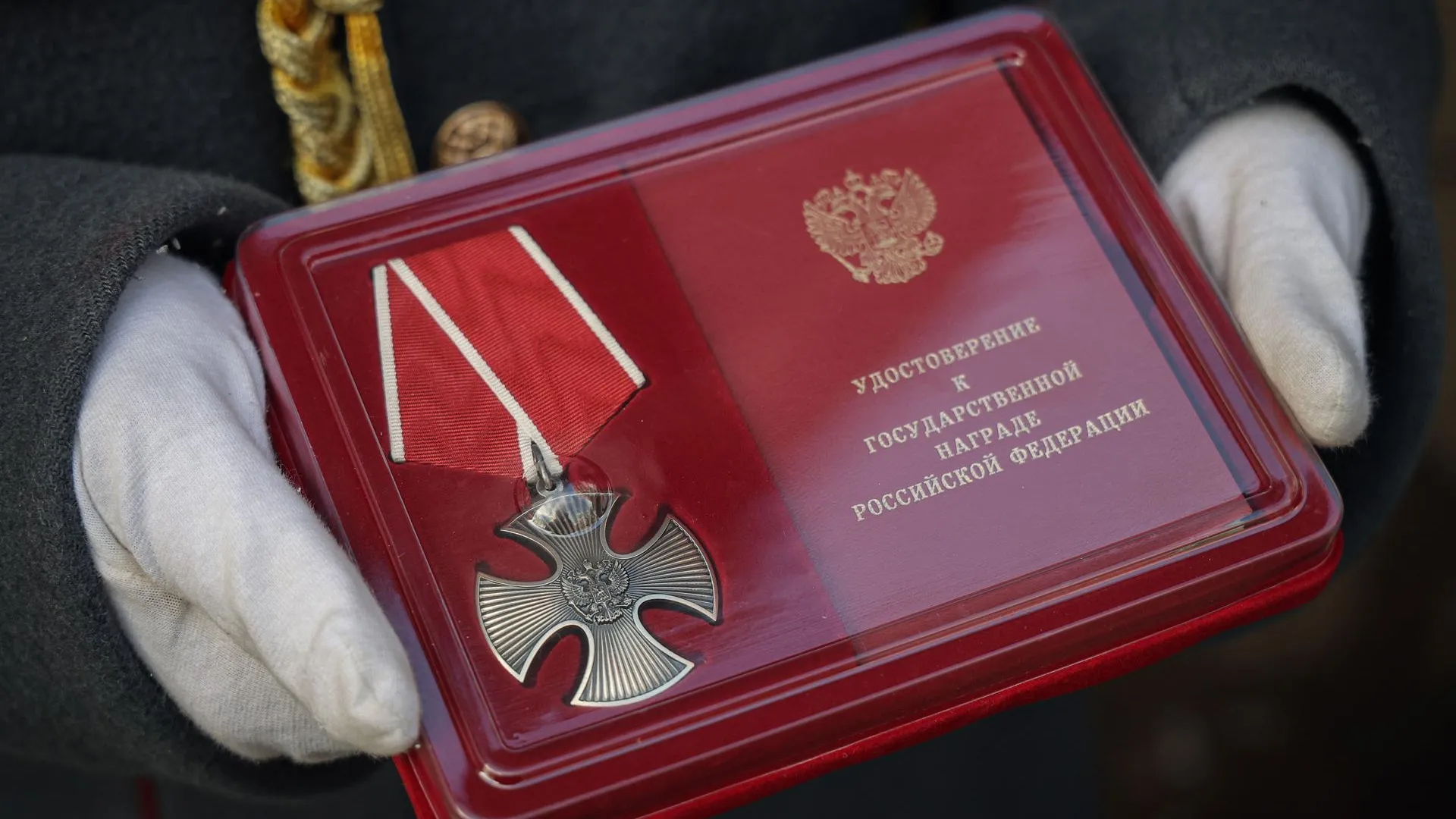 Брынцалов посетил открытие памятной доски рядовому Дмитрию Клюеву в Балашихе
