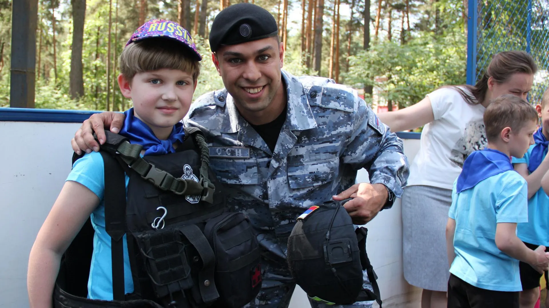 Приставы Подмосковья проводят акцию «Собери ребенка в школу» ко Дню знаний