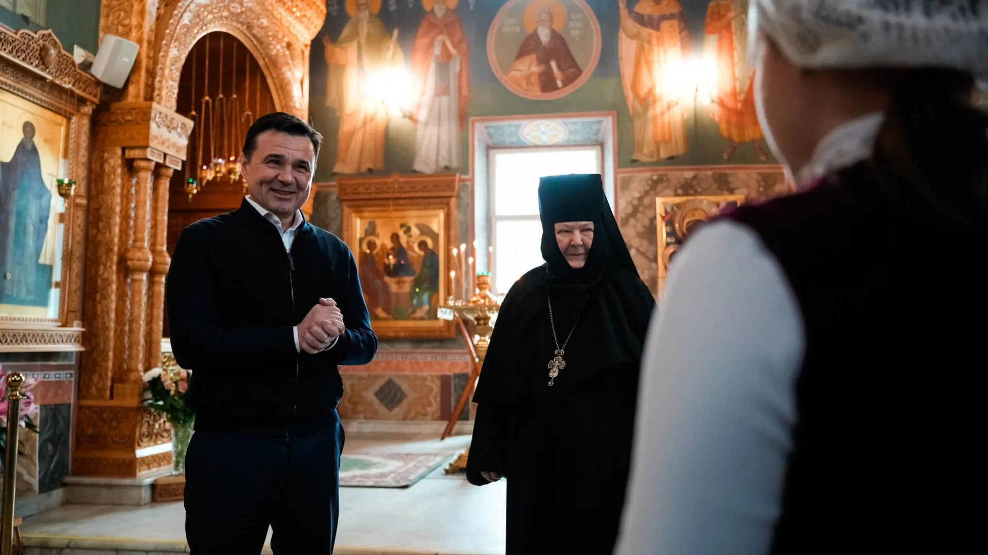 Воробьев навестил воспитанниц детского приюта при монастыре в Сергиевом Посаде