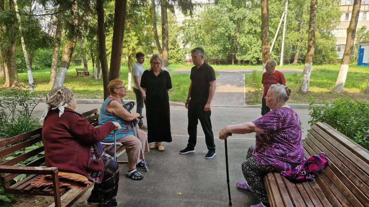 Детскую игровую площадку устанавливают в деревне Кривцово