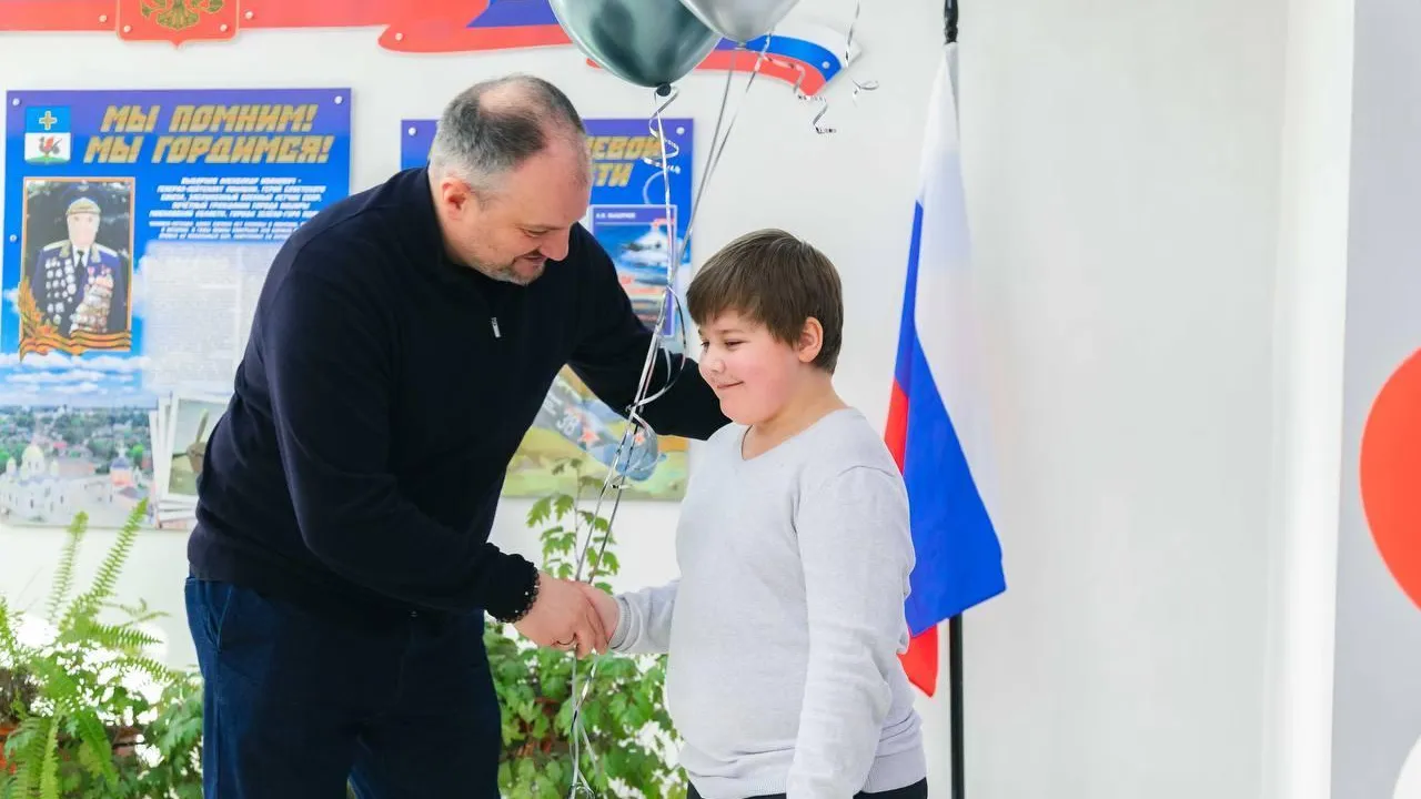 В Кашире поздравили сына участника СВО с Днем рождения