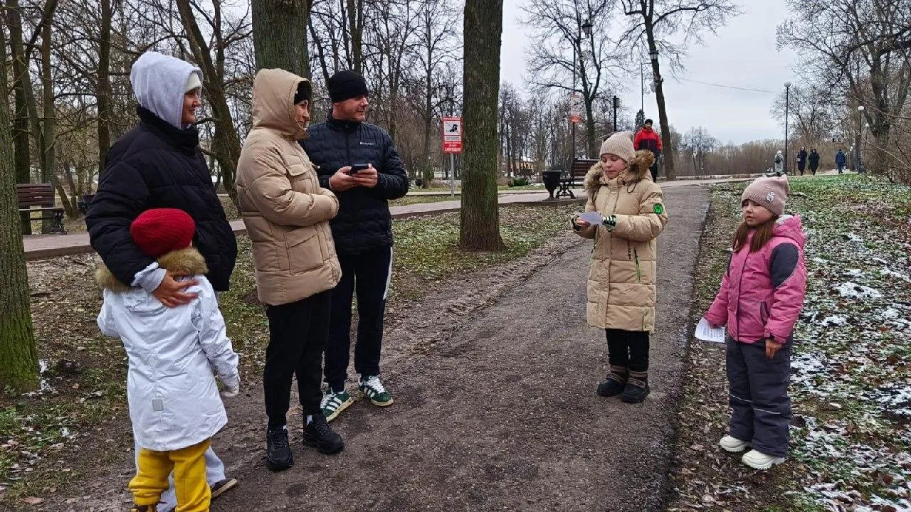 Литературный вернисаж в городском парке Чехова прошел в честь Дня матери