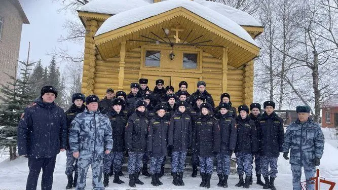 Сотрудники ОМОН провели экскурсию для курсантов «Гвардейской смены» в Подмосковье