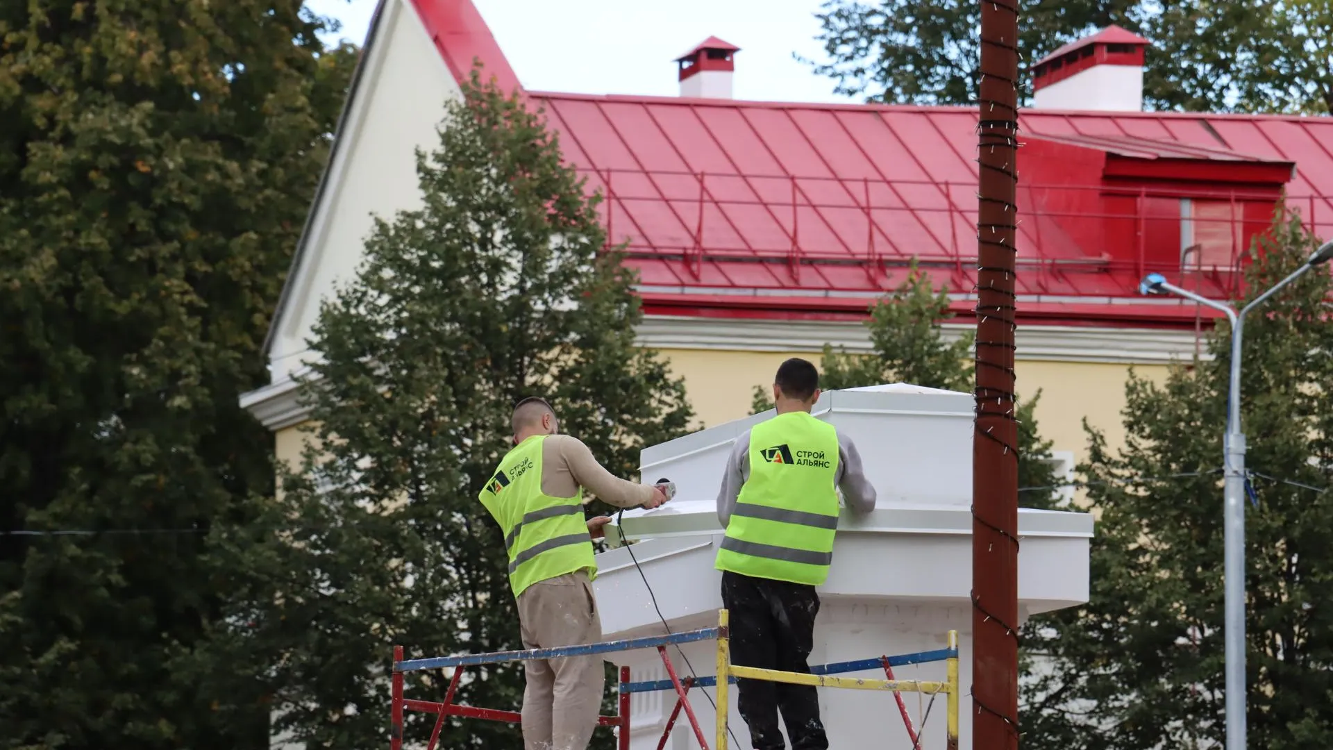 Глава Ступина проверил капремонт стадиона «Металлург»
