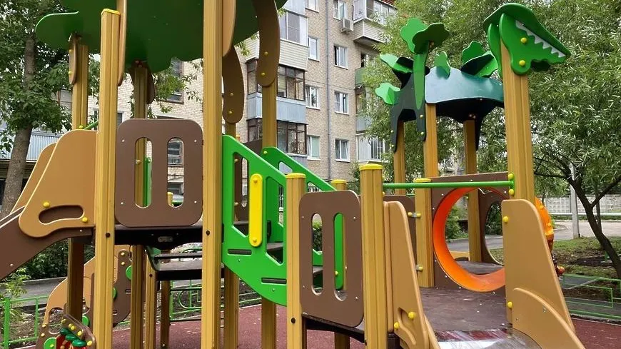Двор дома на улице Мичурина в Подольске привели в порядок