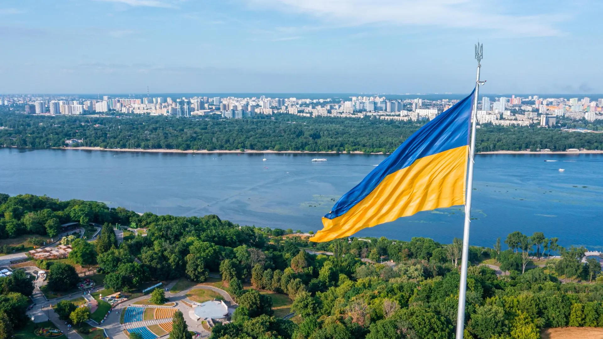 В Google Maps удалили спутниковые фото военных объектов Украины