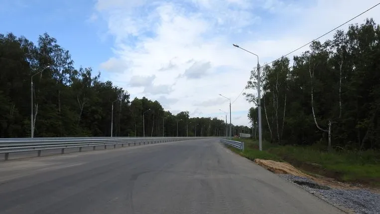 Работники «Мосавтодора» заделали ямы на Южном обходе Подольска
