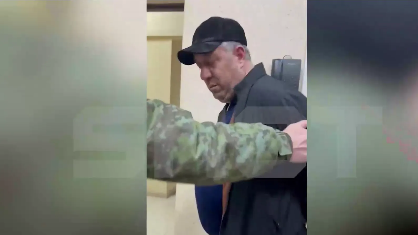 Забирал гумпомощь: криминального авторитета Мраза Мытищинского задержали в Крыму