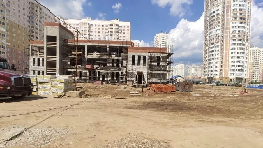 Строительство детсада в микрорайоне Авиаторов завершат до конца года
