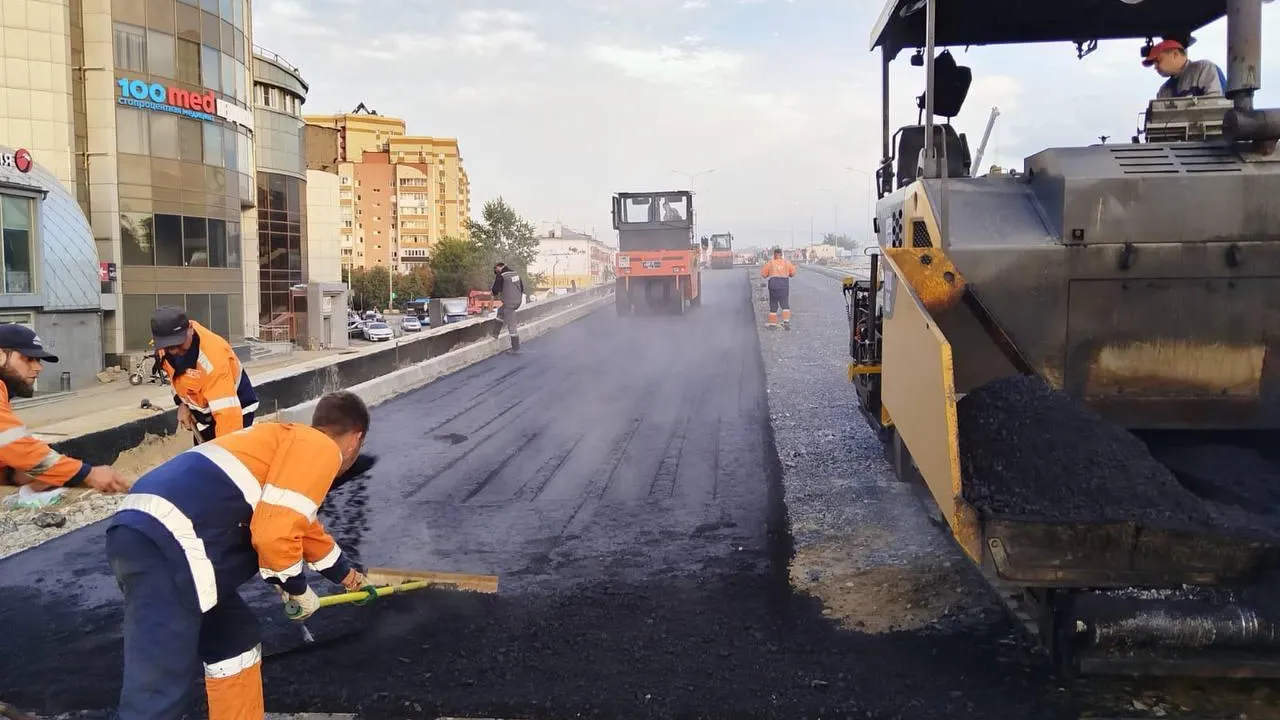 В Люберцах приступили к укладке асфальта около путепровода на Октябрьском проспекте