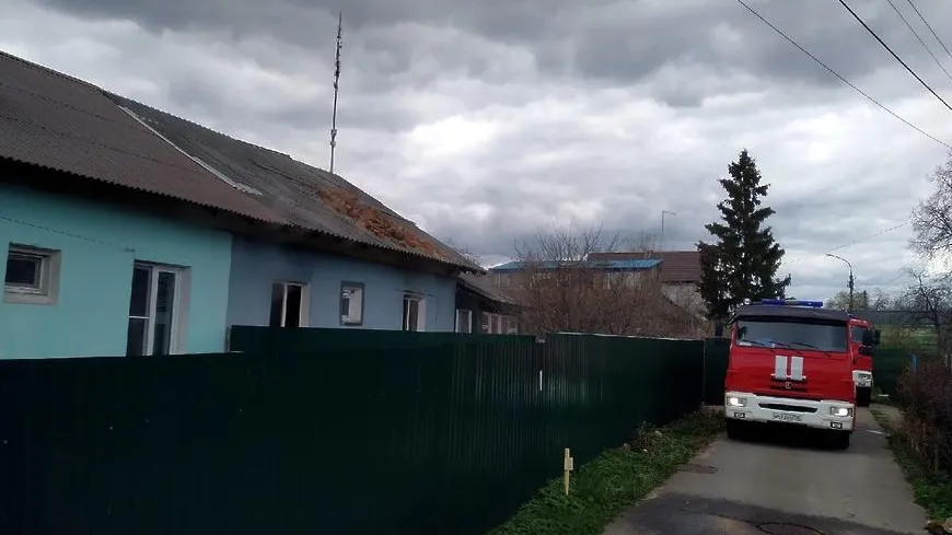 Пожар потушили в доме в поселке Дубровицы Подольска