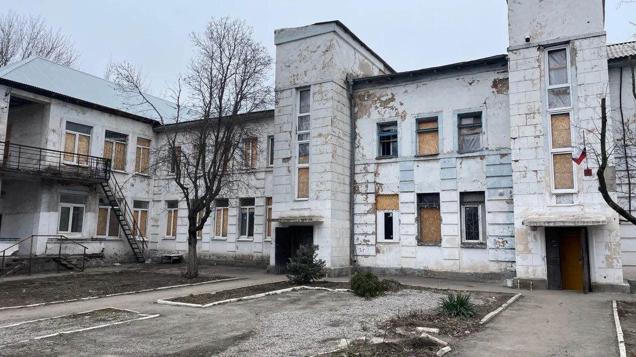 Технадзор Подмосковья восстанавливает детский сад для детей с ОВЗ в Мариуполе