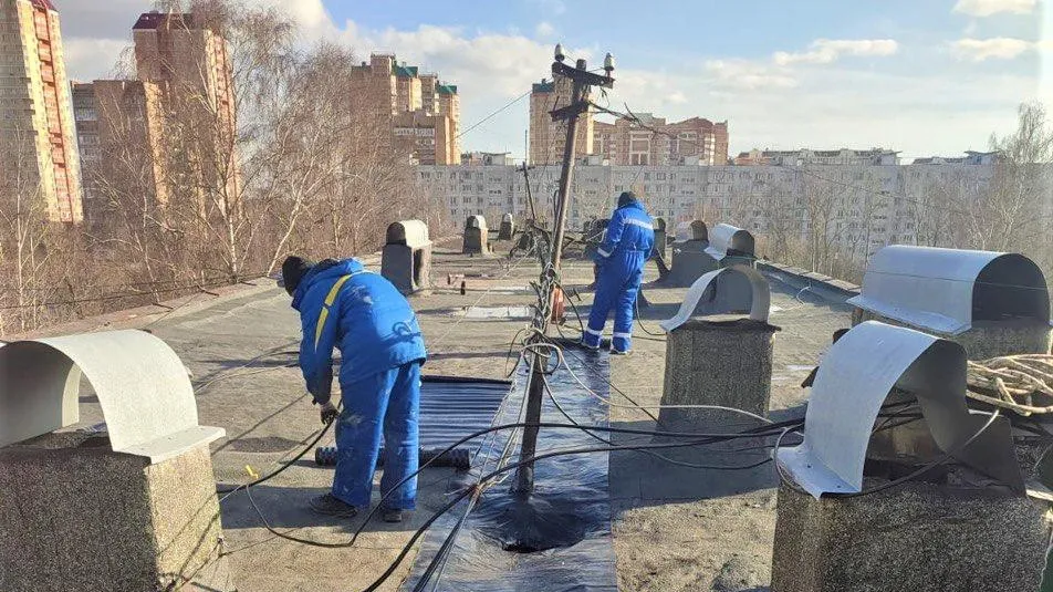 Одинокой пенсионерке из Балашихи помогли отремонтировать крышу и избавиться от протечек