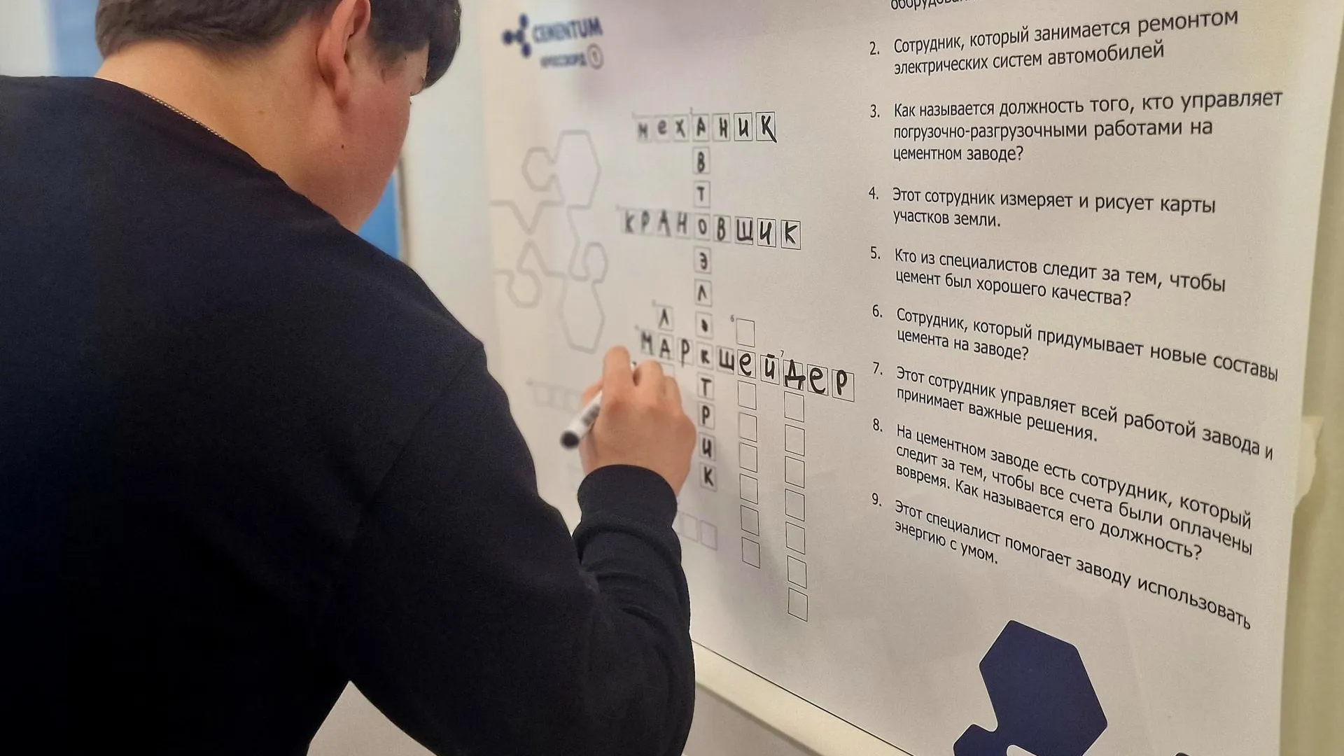 Масштабная ярмарка вакансий проходит в Воскресенском колледже