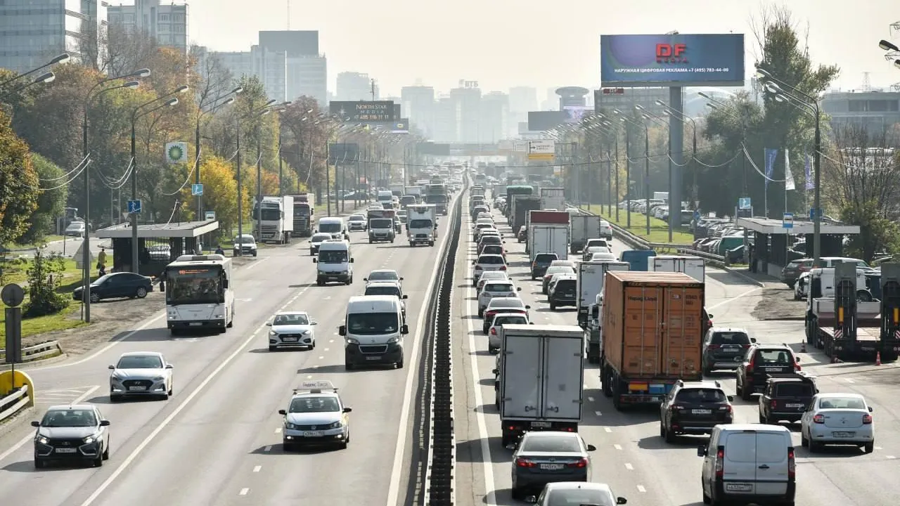 Более 900 авто исключили из реестра такси Подмосковья за нарушение цветовой гаммы