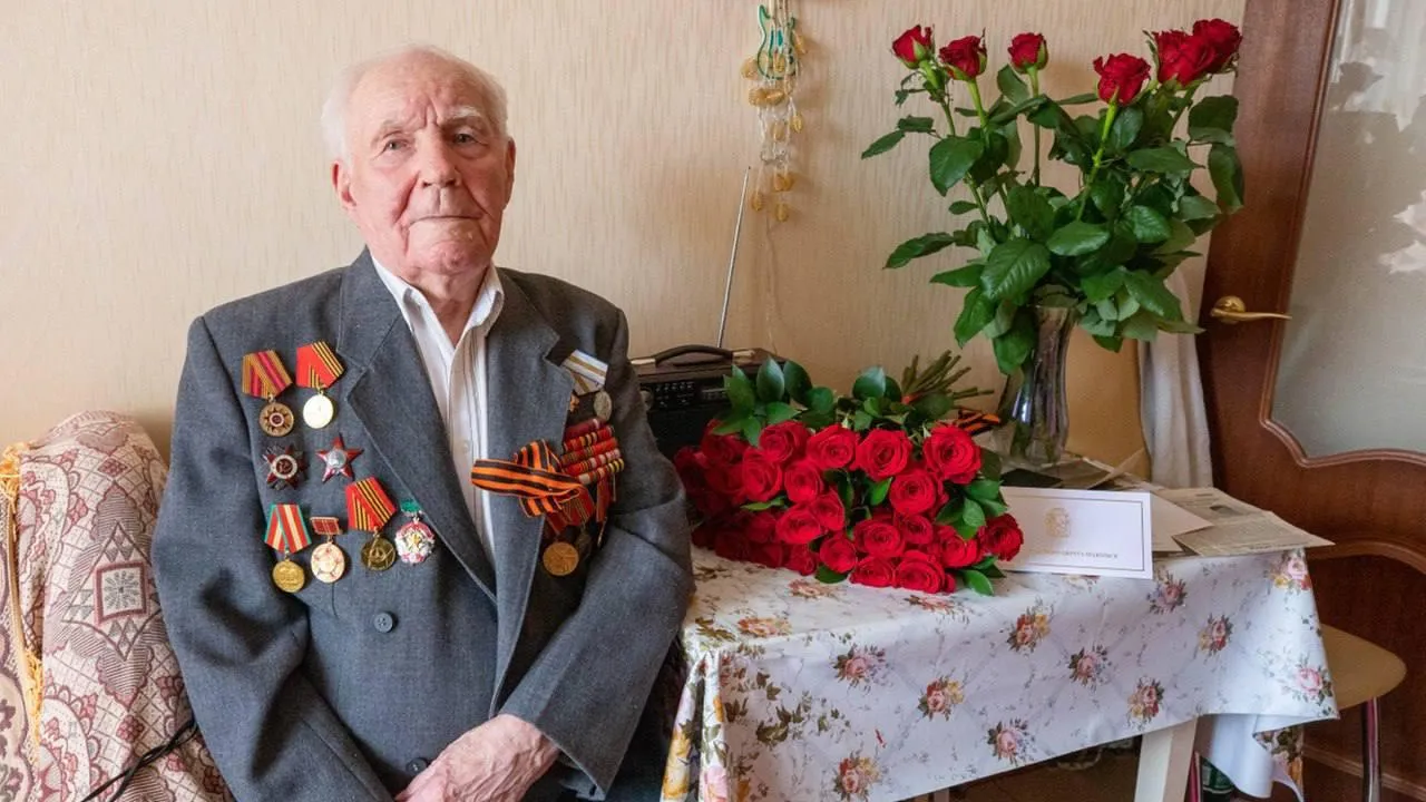 Глава Подольска Жариков поздравил со 100‑летним юбилеем ветерана ВОВ
