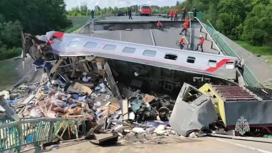 Московские клиники приняли пострадавших при крушении поезда под Брянском