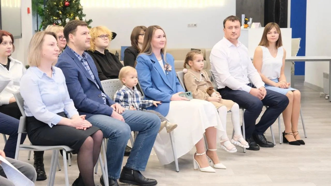 В Королеве 3 молодым семьям вручили жилищные сертификаты в рамках программы «Жилище»