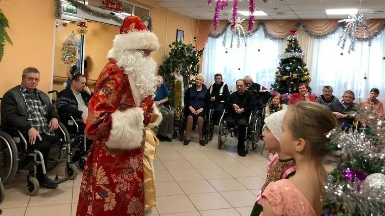 Воспитанники воскресной школы Подольска поздравили жителей дома престарелых с Рождеством