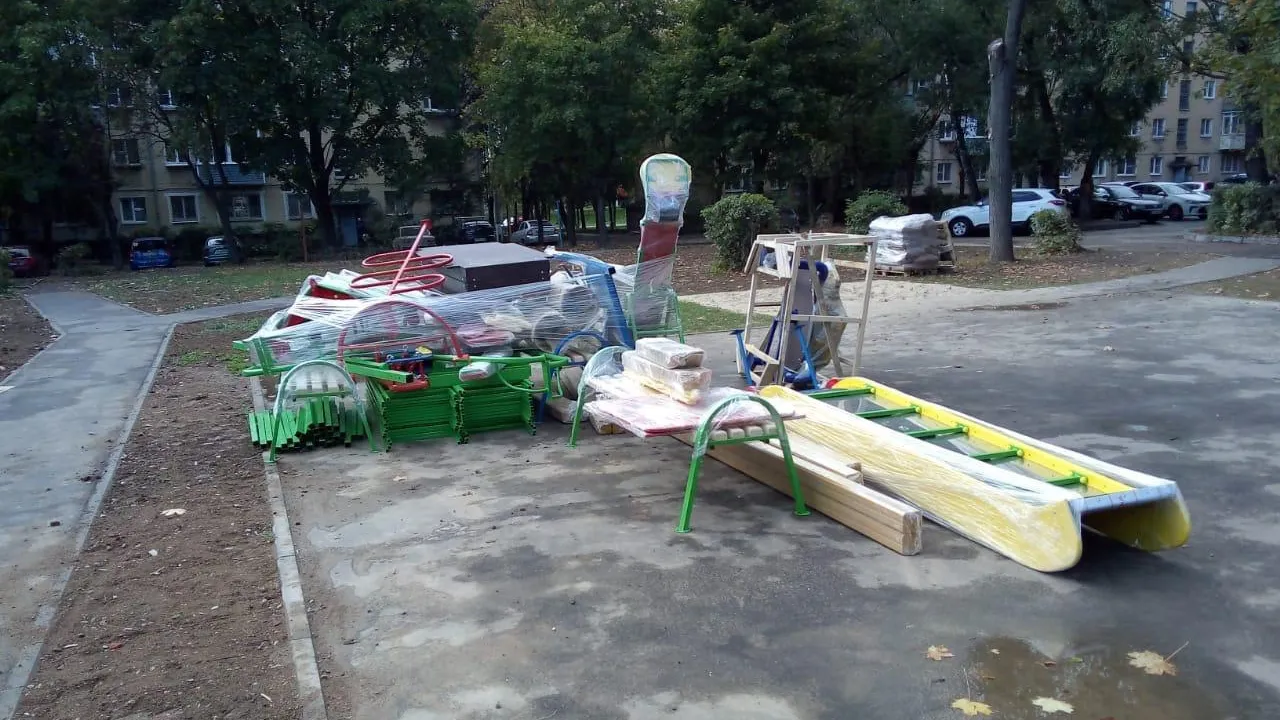 Подрядчик приступил к строительству детской площадки на Западной улице в Подольске