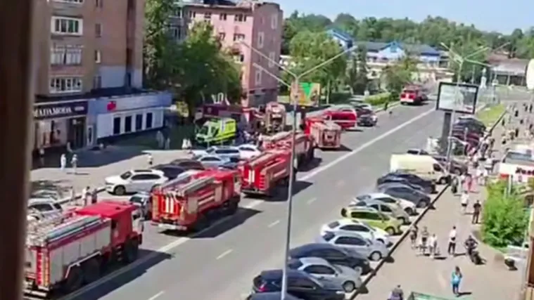 Площадь пожара в пятиэтажке в Пушкине достигла 500 «квадратов»