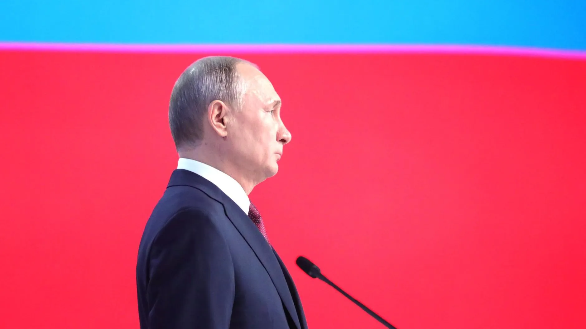 Путин согласился с предложением прописать в Конституции запрет на фальсификацию истории