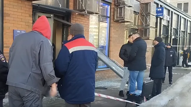 Появились кадры у взорванного подростком банкомата ВТБ в Подмосковье