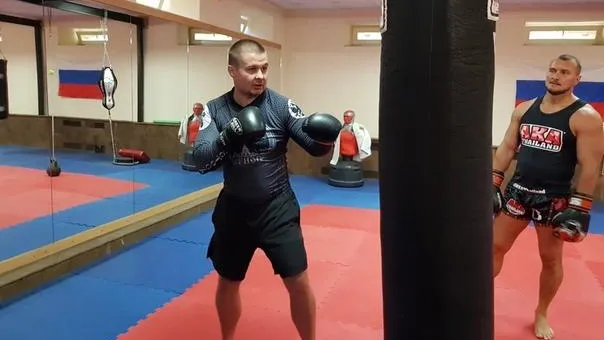 Боец ММА провел тренировку по рукопашному бою для молодежи Дзержинского
