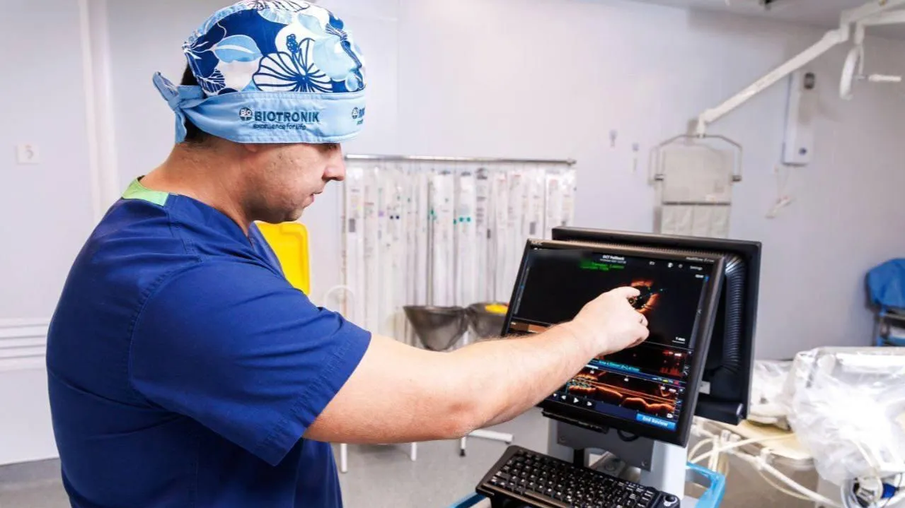 В больницы Подмосковья поступило 18 единиц оборудования для операций на сосудах