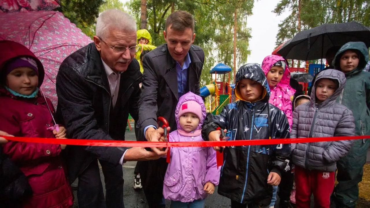 Новую детскую площадку открыли в поселке Александровка Подольска по просьбе жителей