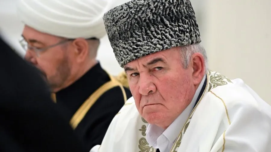 Муфтий Бердиев: растоптавшего христианский крест блогера надо наказать