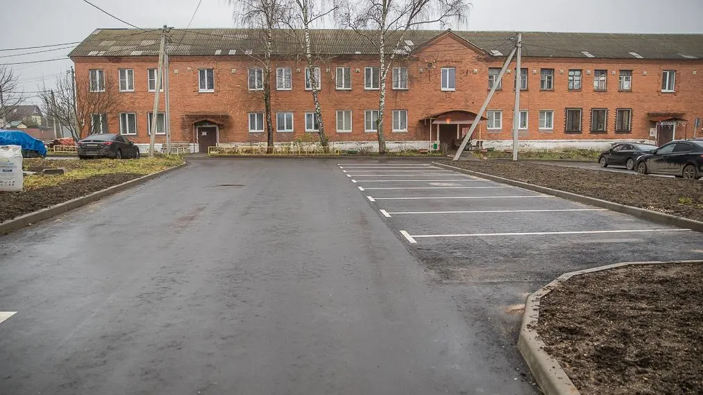 Андрей Иванов проверил благоустройство дворов в поселке Покровский городок