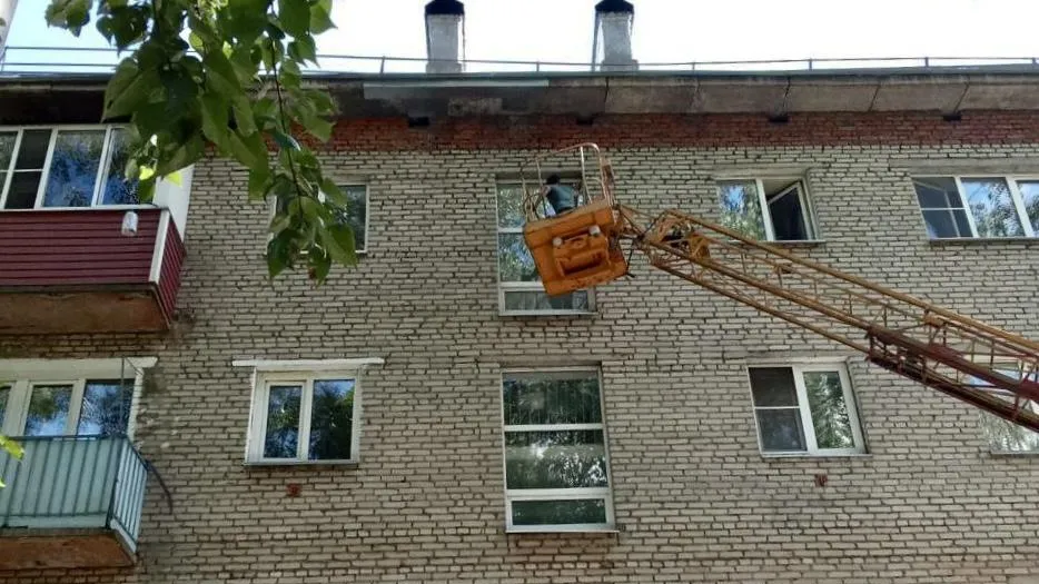 Более чем в 200 подъездах Подмосковья отремонтировали оконные конструкции в июне