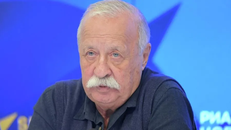 «В день?»: Якубович в шоке от зарплаты простой российской акушерки