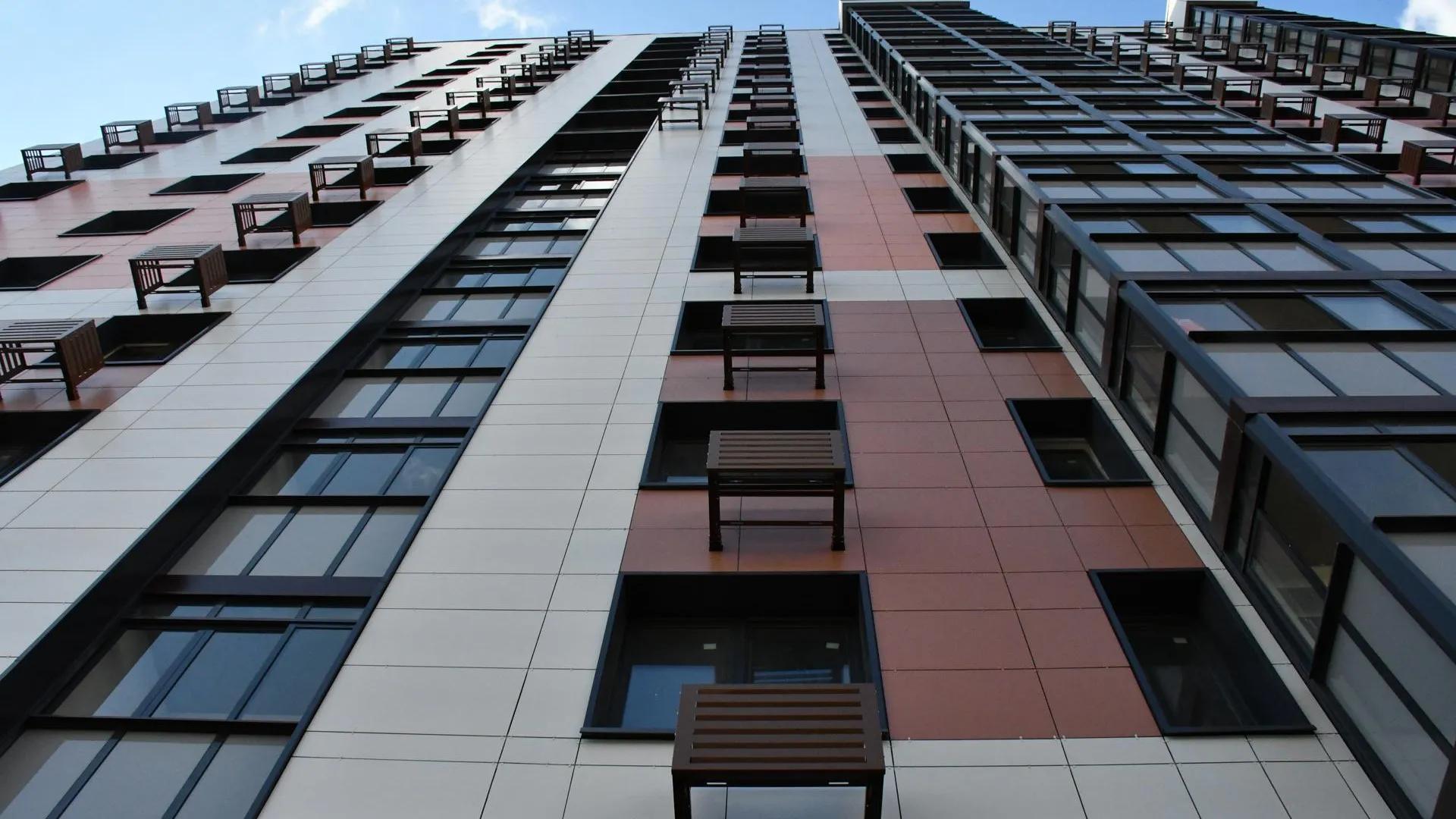 Жители 8 аварийных домов Жуковского получат ключи от новых квартир