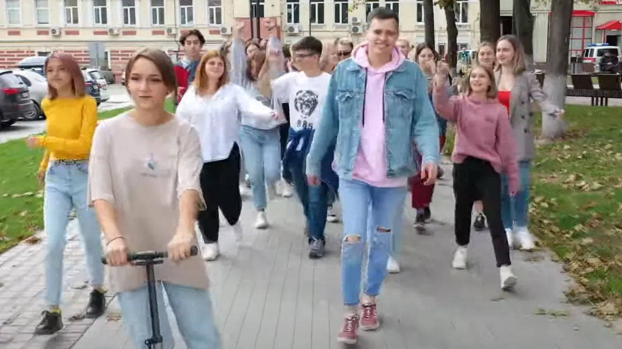 Молодежь подготовила творческие подарки ко Дню города Серпухова