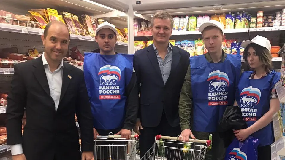 Депутат Мособлдумы проверил магазин в Люберцах на наличие просроченных продуктов