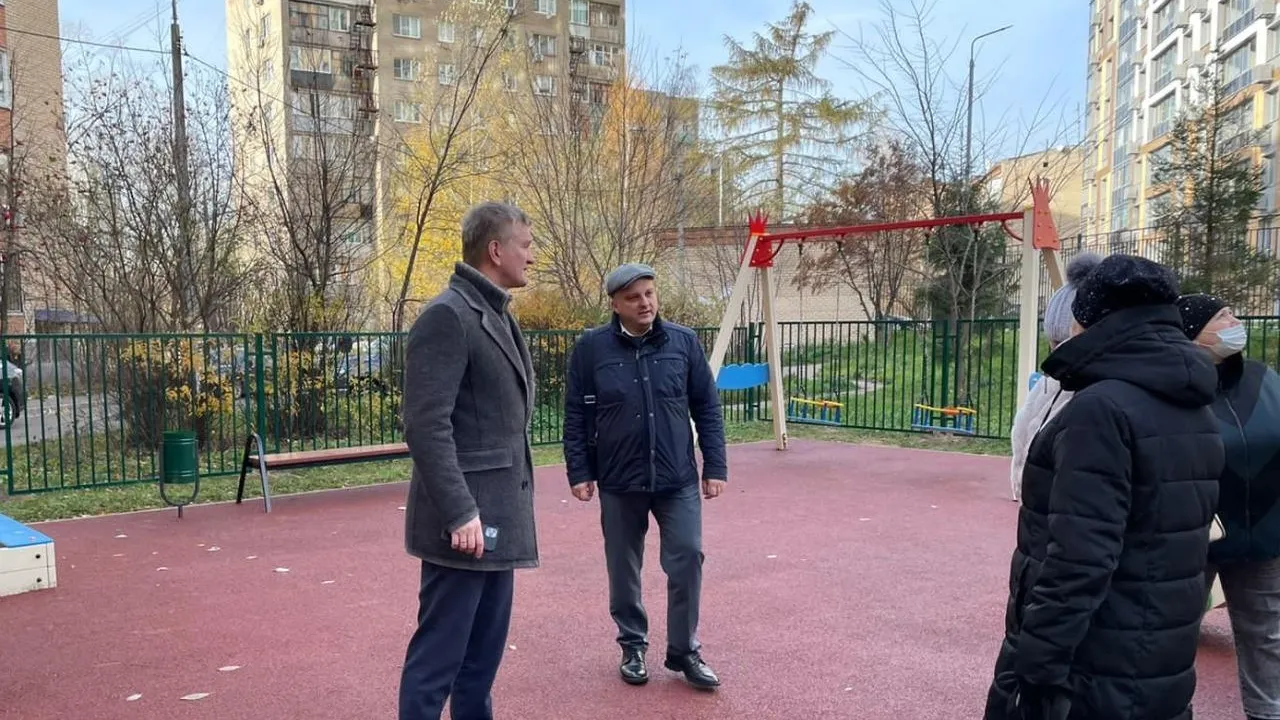 Депутат Мособлдумы проверил ход работ по комплексному благоустройству дворов в Люберцах