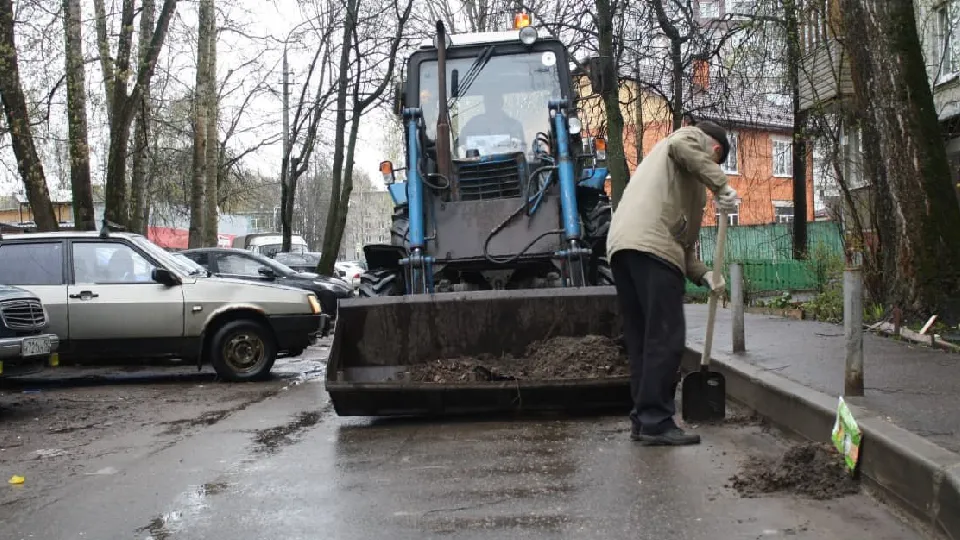 Во дворах и на общественных территориях Коломны и Озер началась весенняя уборка