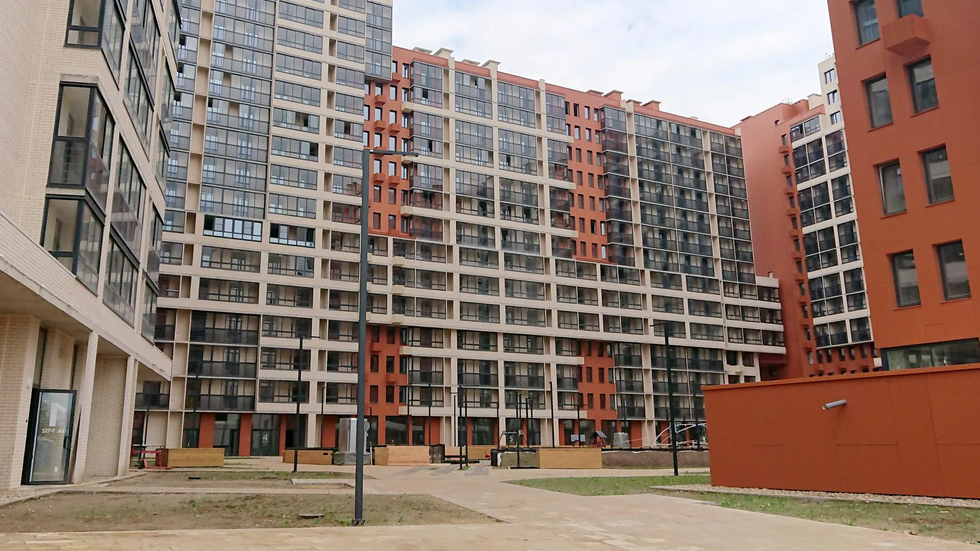 Строительство дома с подземным паркингом завершили в ЖК «Отрада» Красногорска