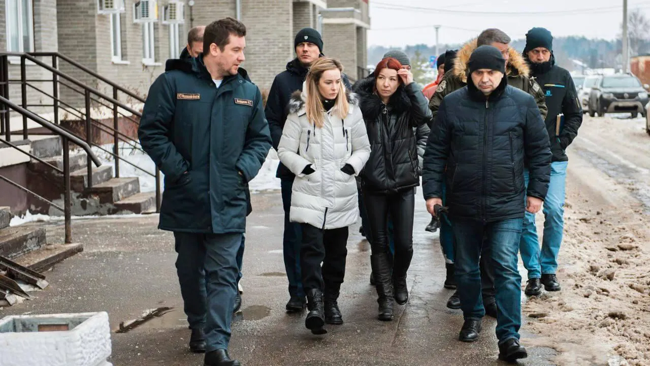 В Лосино‑Петровском коммунальщики очистили от наледи и снега только 20% территории