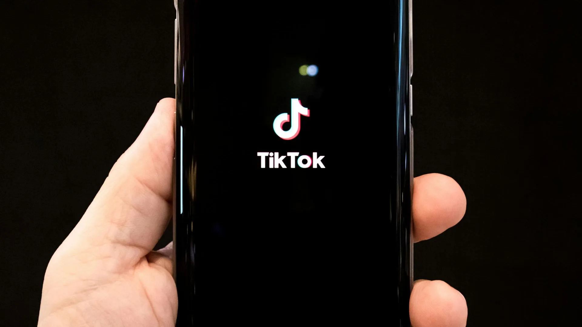 Инструмент влияния на молодежь: россиянам назвали главную опасность TikTok